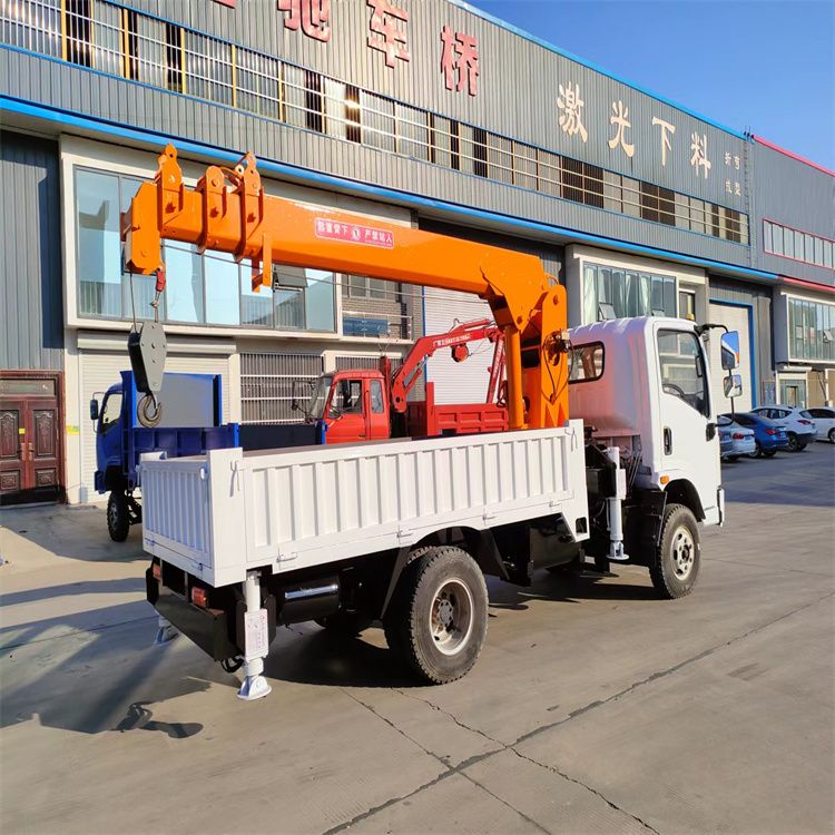 井陉矿区三轮随车吊定制 农用改装机自备吊中瑞长期出售